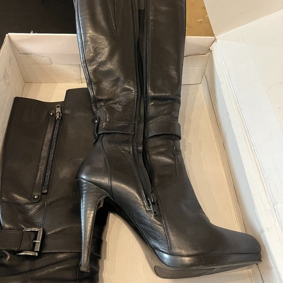 NINE WEST size 8.5 - Picture 1 of 1